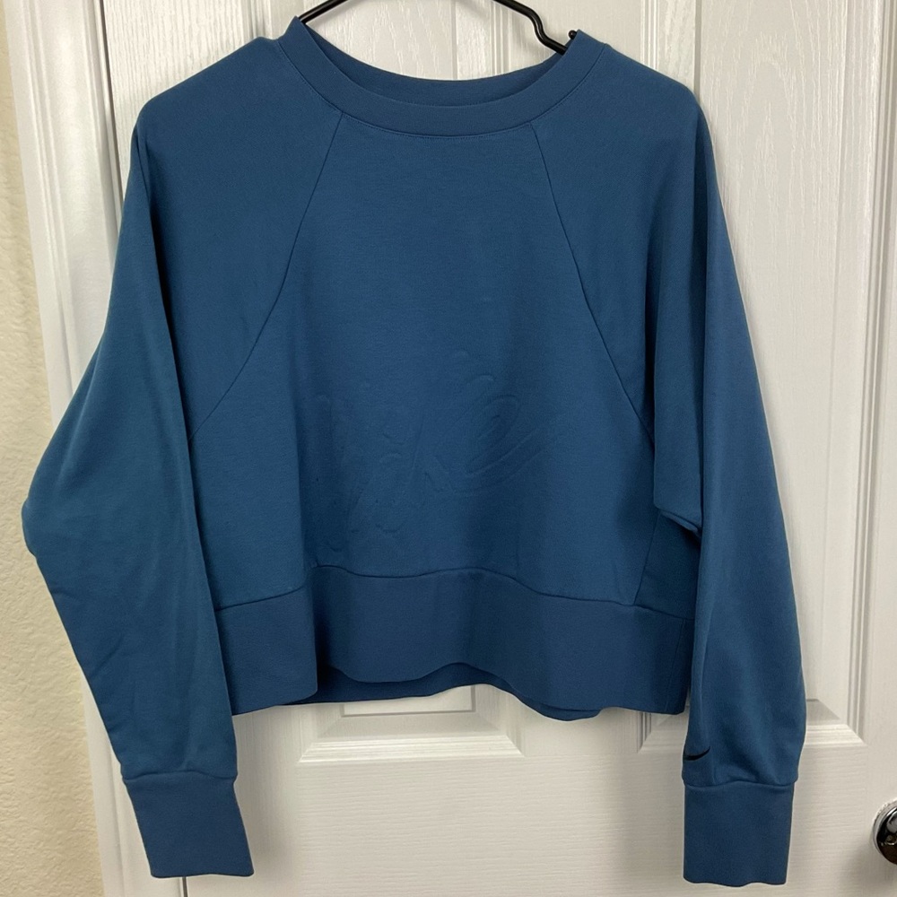 Pre-loved Women’s Blue Nike Get Fit Lux Embossed Cropped Sweatshirt, Size M